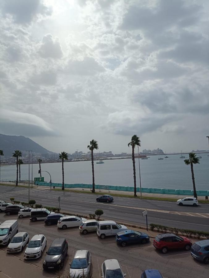 Vistas A 3 Paises Y 2 Continentes 1º Linea De Playa A 5 Minutos De Gibraltar Apartment ลาลิเนียเดลากอนเซ็ปซีออน ภายนอก รูปภาพ