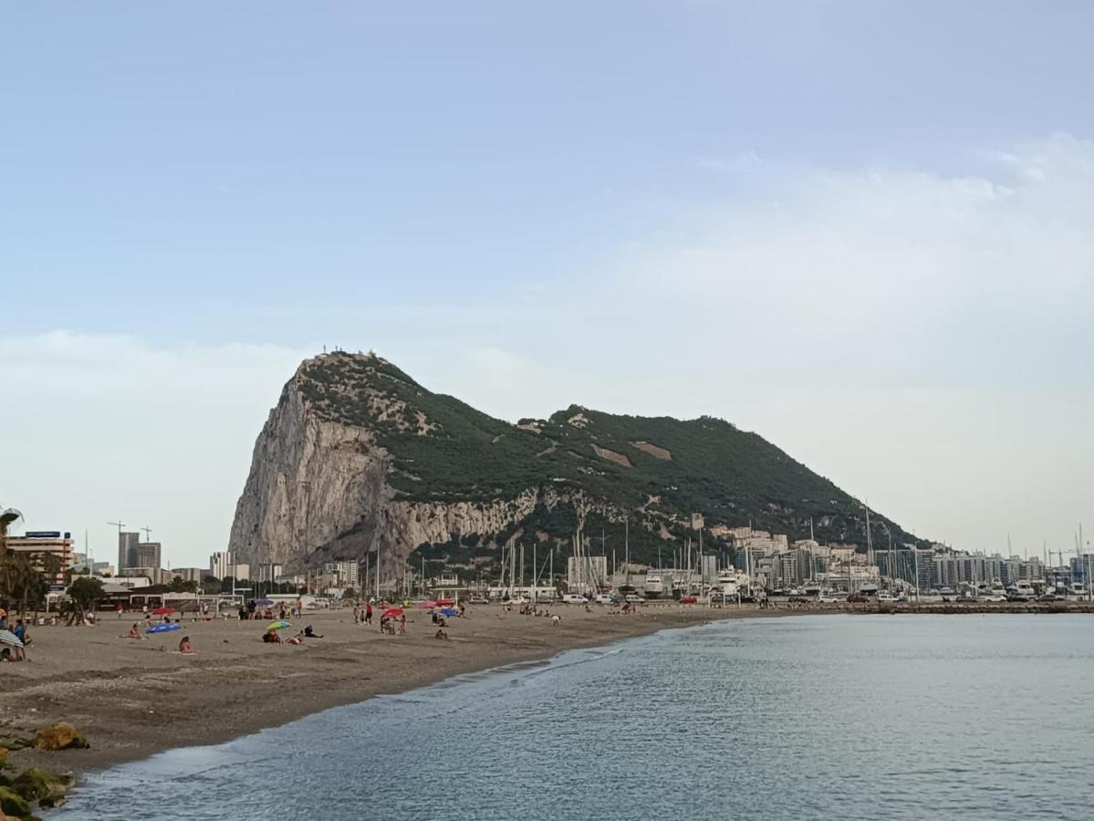 Vistas A 3 Paises Y 2 Continentes 1º Linea De Playa A 5 Minutos De Gibraltar Apartment ลาลิเนียเดลากอนเซ็ปซีออน ภายนอก รูปภาพ